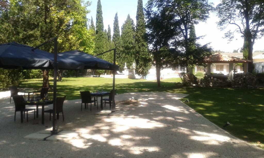 Hostellerie Les Frenes Avignon Luaran gambar