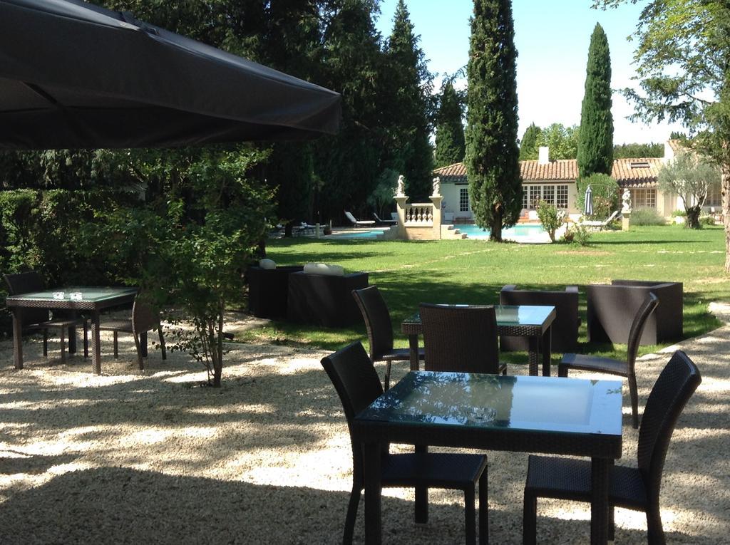 Hostellerie Les Frenes Avignon Luaran gambar