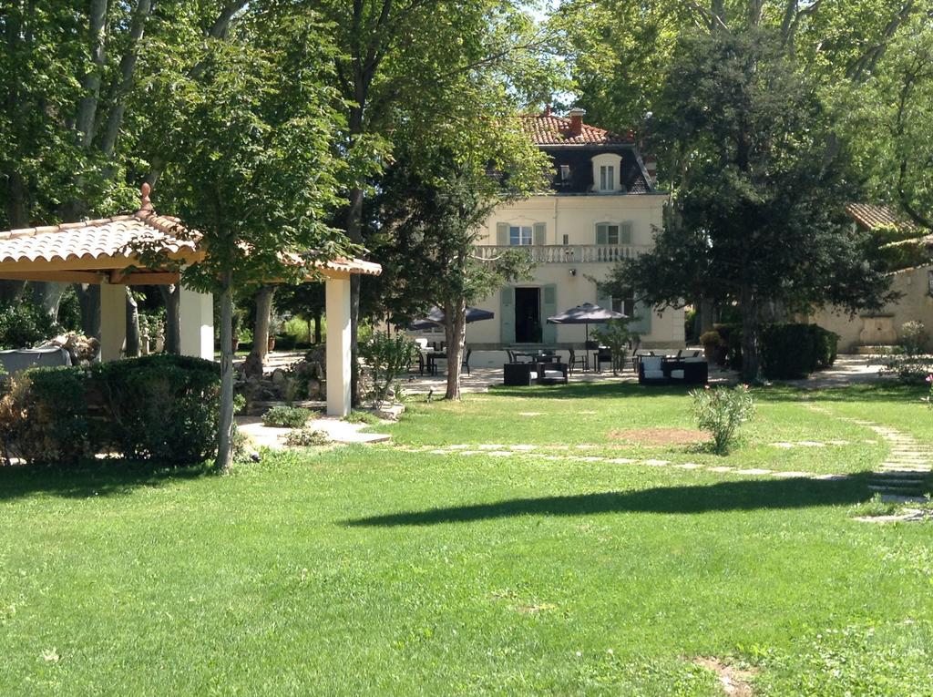 Hostellerie Les Frenes Avignon Luaran gambar