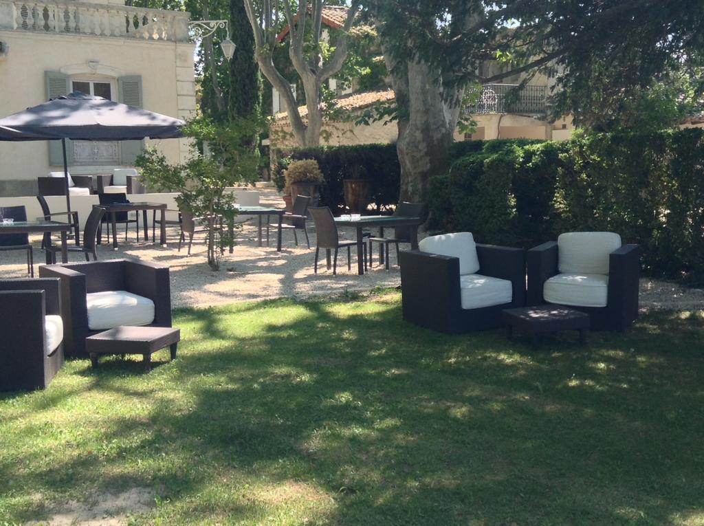 Hostellerie Les Frenes Avignon Luaran gambar
