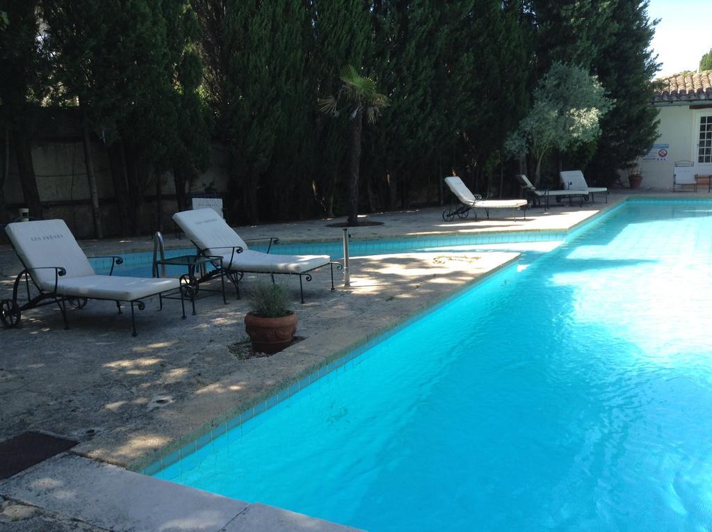 Hostellerie Les Frenes Avignon Luaran gambar