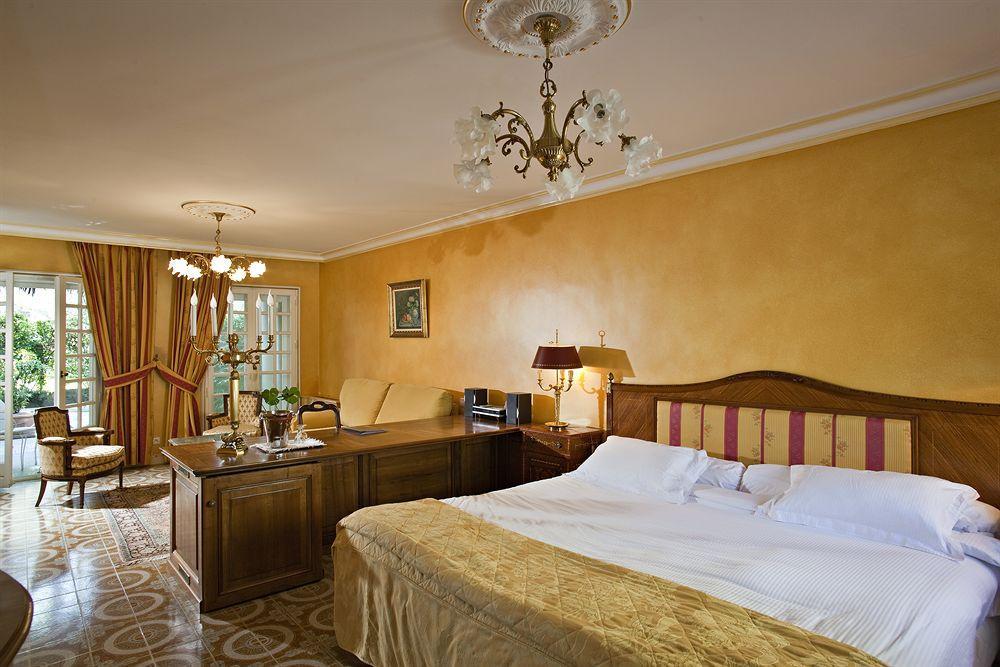 Hostellerie Les Frenes Avignon Bilik gambar