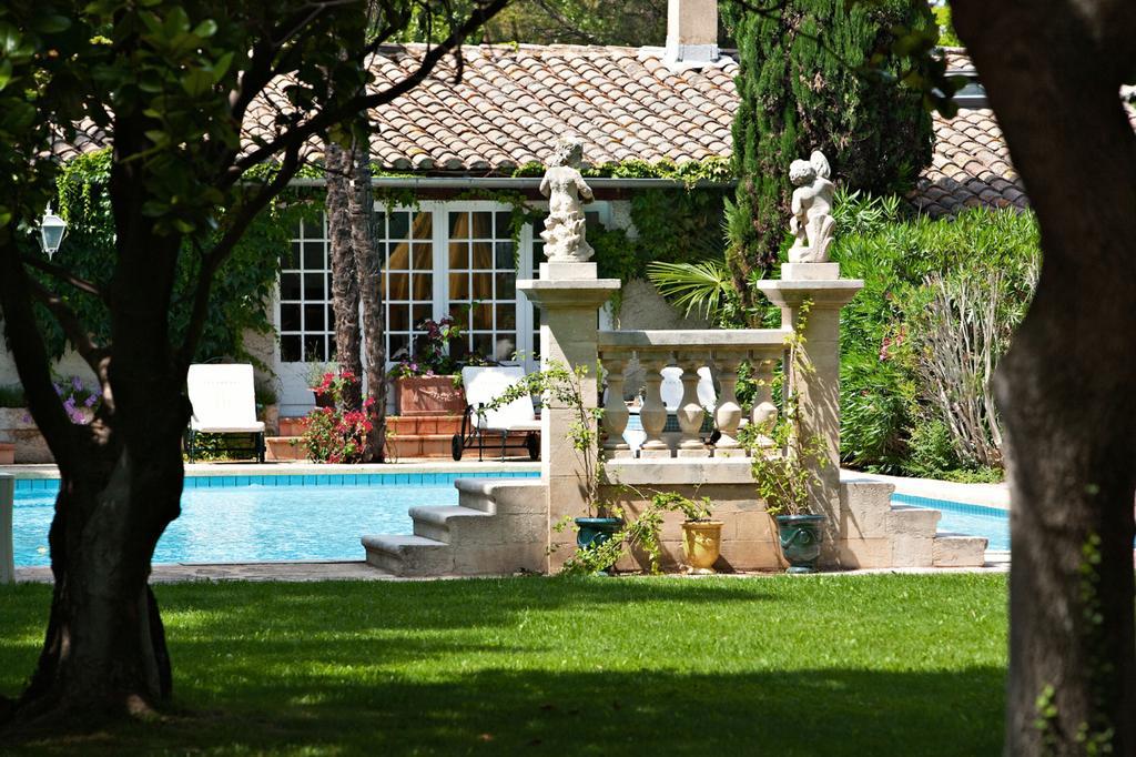 Hostellerie Les Frenes Avignon Bilik gambar