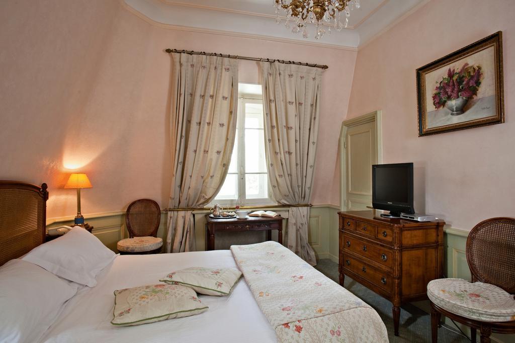 Hostellerie Les Frenes Avignon Bilik gambar